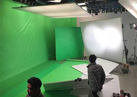 越後屋 浜町Bスタジオ にて-「人気芸能人にイタズラ!仰天ハプニング120連発」収録