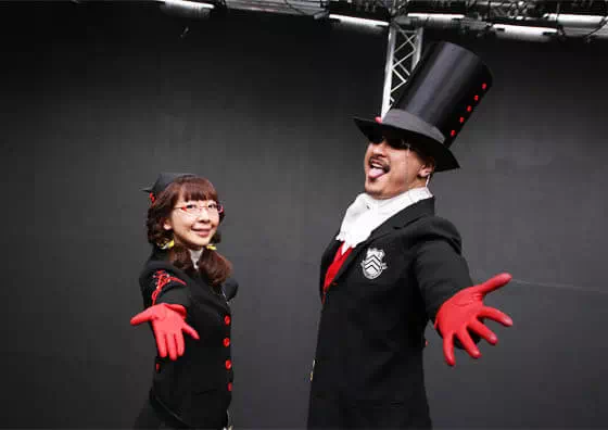 左:メインパーソナリティーの磯村知美さん 右:マフィア梶田さん