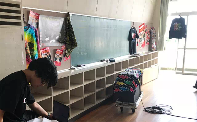 長南東小学校スタジオ教室後ろ装飾