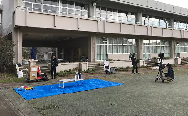 長南東小学校スタジオ ブルーシート