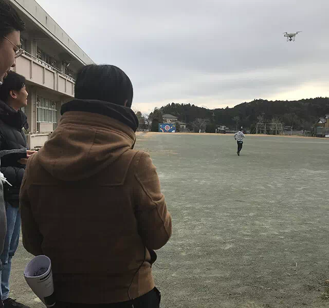 長南東小学校スタジオ ドローンで撮影