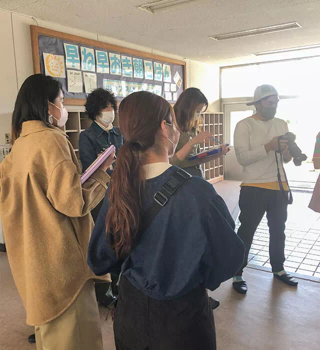 長南東小学校スタジオ 昇降口