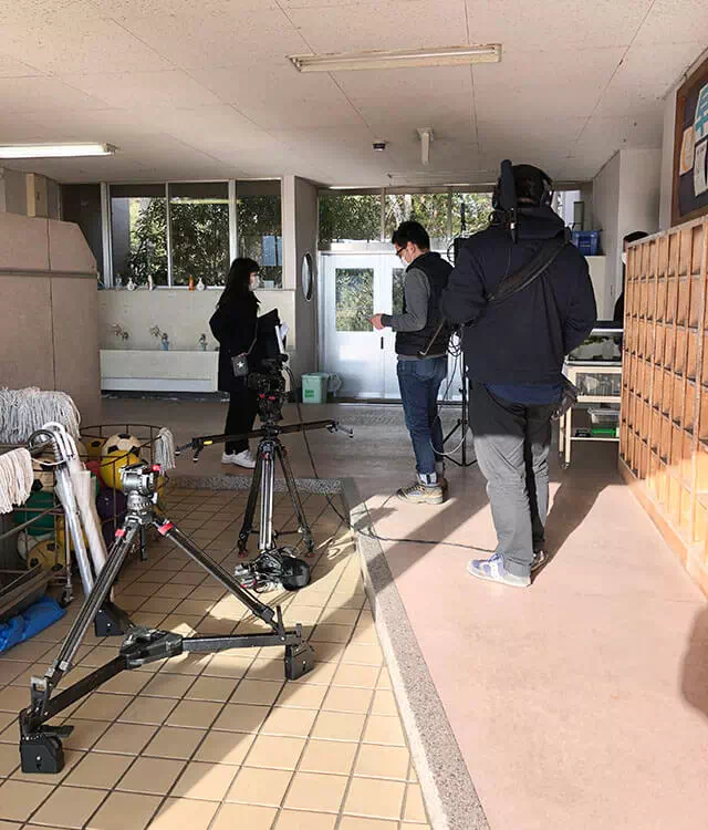 長南東小学校スタジオ 昇降口