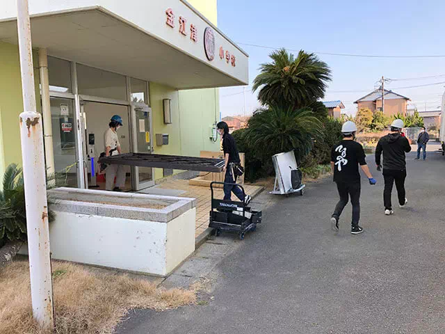 金江津小学校スタジオ 正面玄関